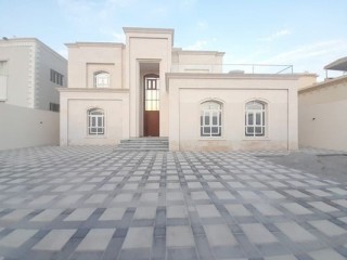 للايجار فيلا مدينة الرياض موقع مميز قريب الخدمات وقريب مخرج بني ياس تشطيب vip حجر خارجي الفيلا سمارت 