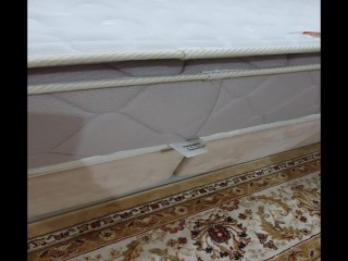 سرير مع المرتبه