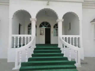للإيجار فيلا في سكمكم علي الطريق العام مباشرة 