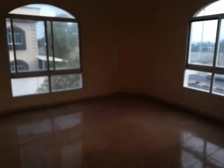 فيلا كبيرة للايجار أمام مدرسة جيمس / الفجيرة