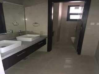 للإيجار فيلا نظامية في جنوب الشامخة /أبو ظبي 