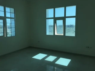 فيلا للإيجار على شارع رئيسي في مدينة الشامخة