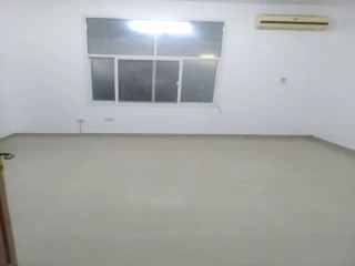 يوجد شقة للإيجار في مدينة خليفة أ 
