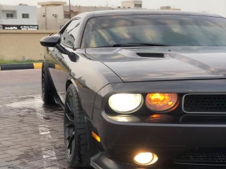   للبيع دودج تشالنجر خليجي srt8 6.4 رمادي