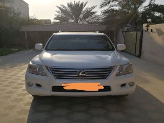 للبيع/ استيشن لكزس LX570 موديل ٢٠١١ (خليجي )