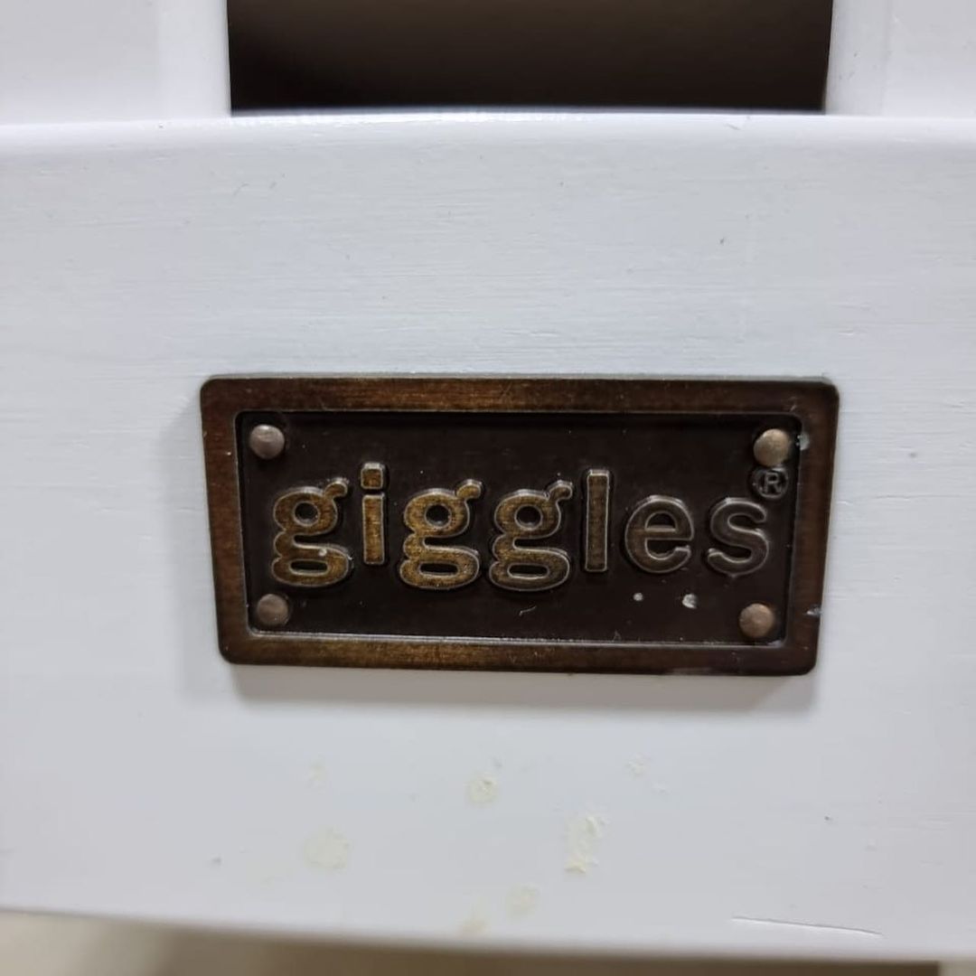 سرير اطفال من giggles..