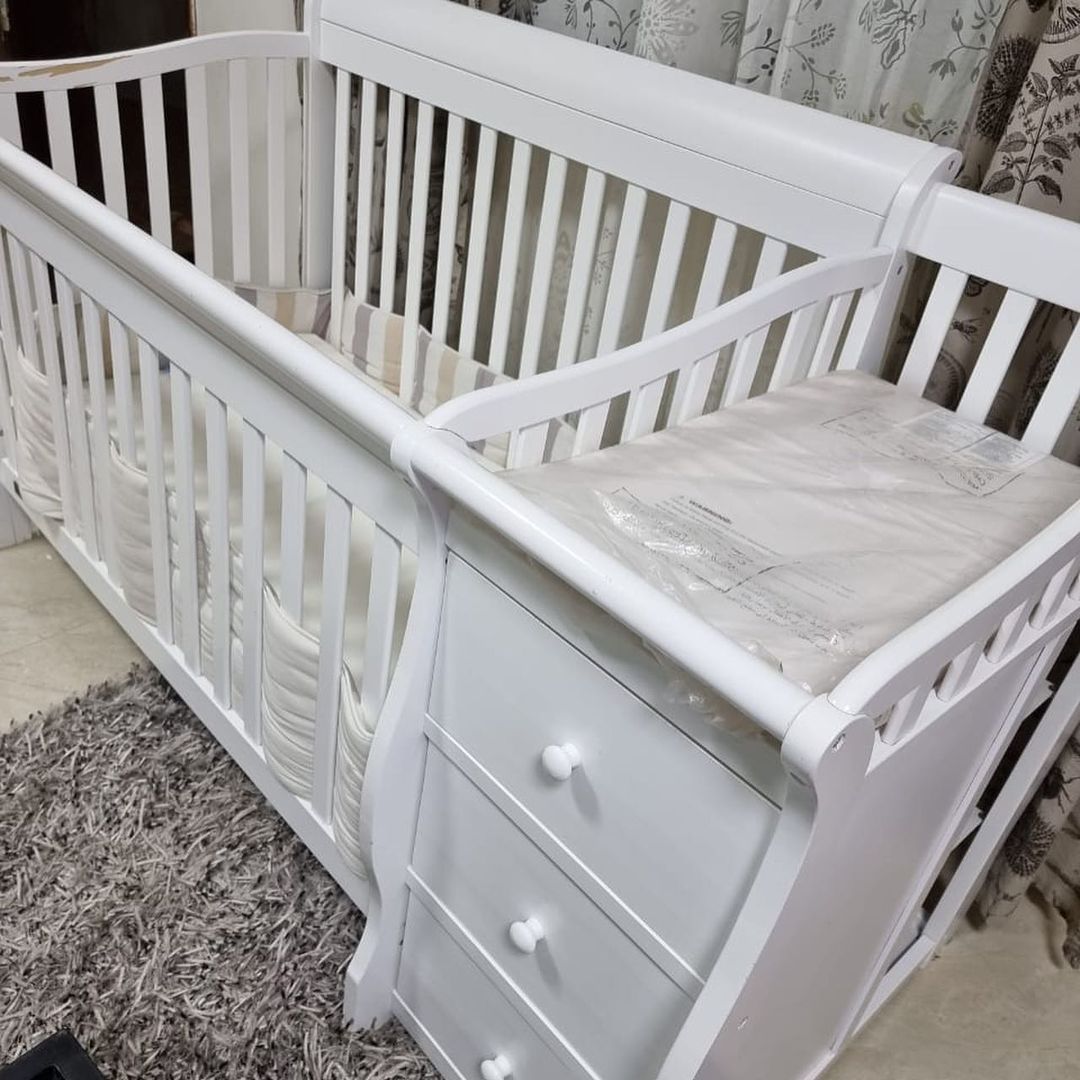 سرير اطفال من giggles..