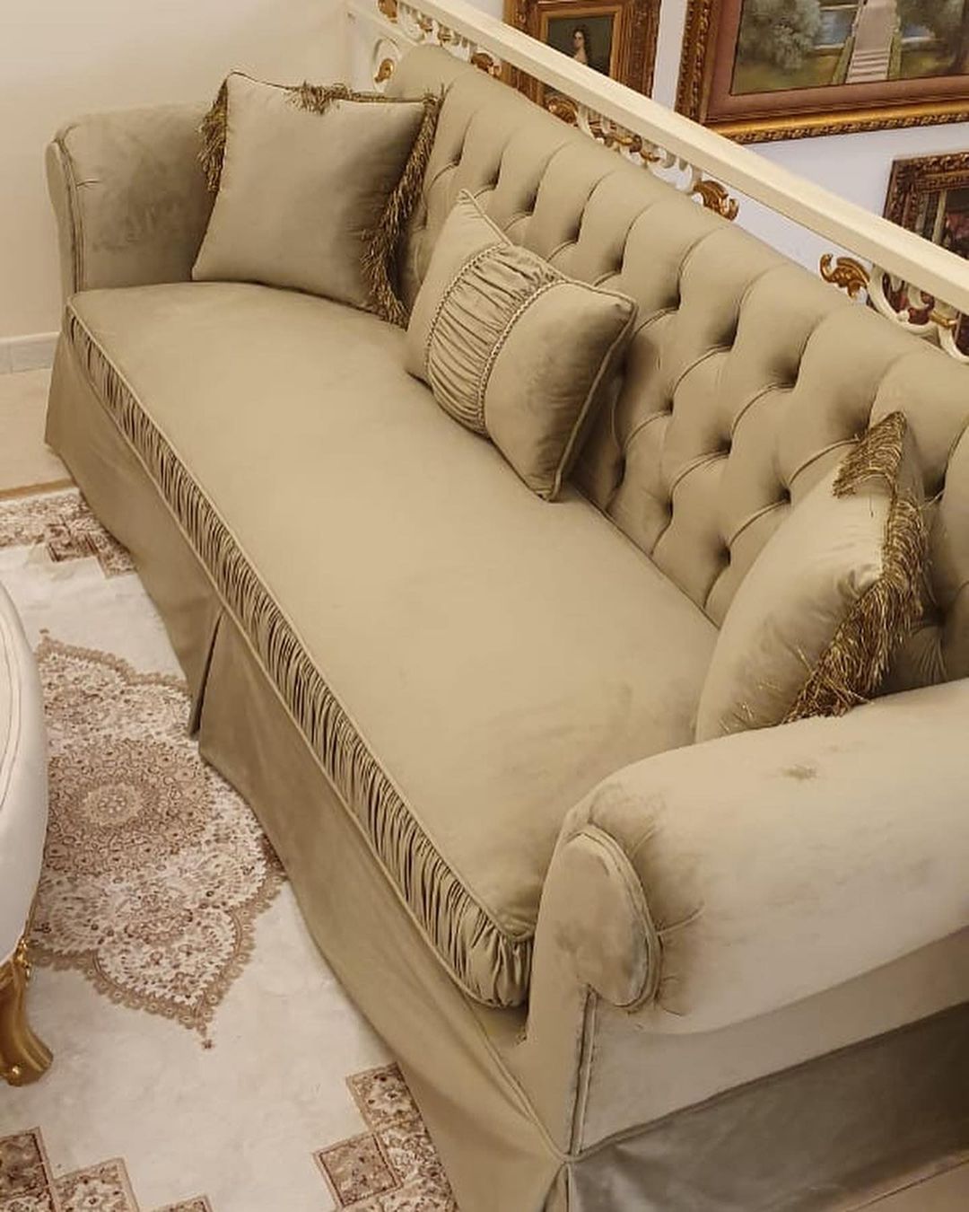 طقم كنب جديد 11 شخص مع طاولة وسط