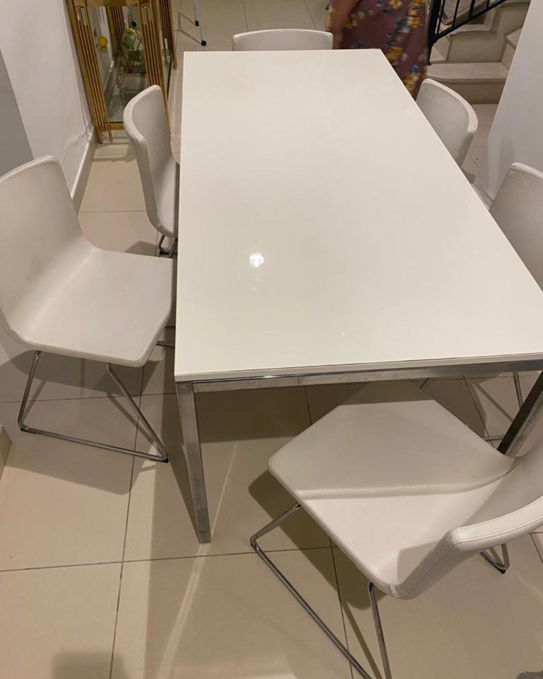 طاوله طعام ٦ اشخاص