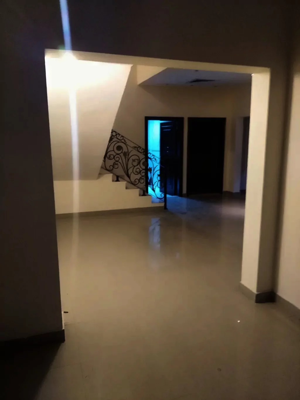 يوجد فيلا للإيجار في مدينة خليفة أ