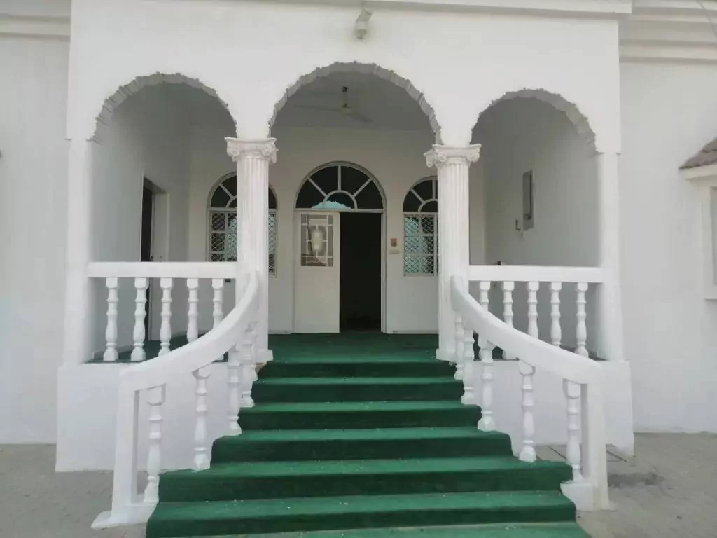 للإيجار فيلا في سكمكم علي الطريق العام مباشرة 