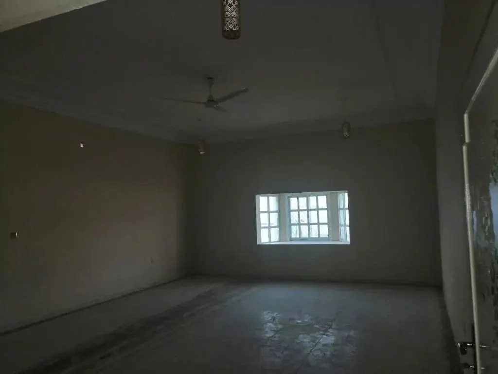 للإيجار فيلا في سكمكم علي الطريق العام مباشرة 