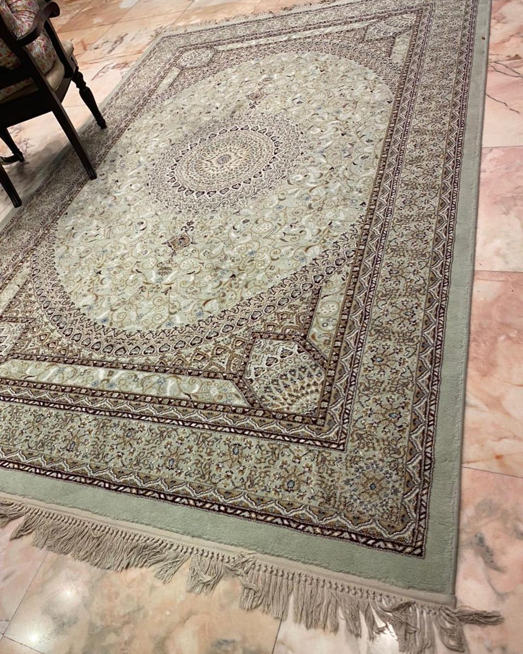 طاولة طعام+جلسة كنب +سرير اطفال +مكتبة زاوية