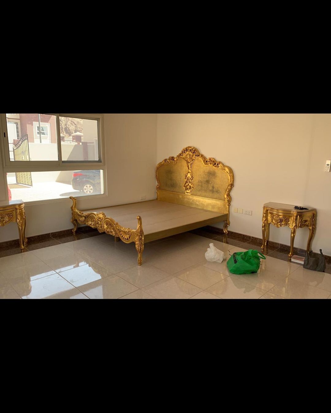 طقم سريرين + تسريحتين 