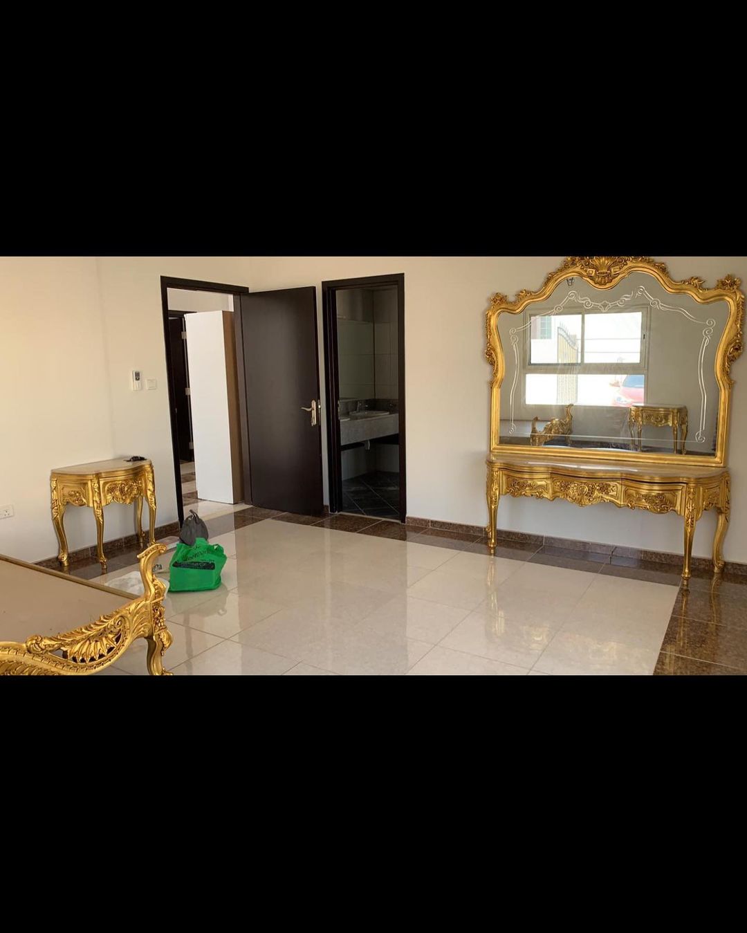 طقم سريرين + تسريحتين 