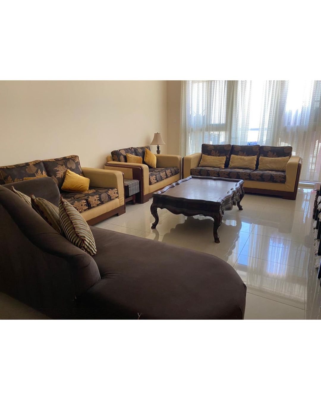 طقم كنب + طاولة سفرة