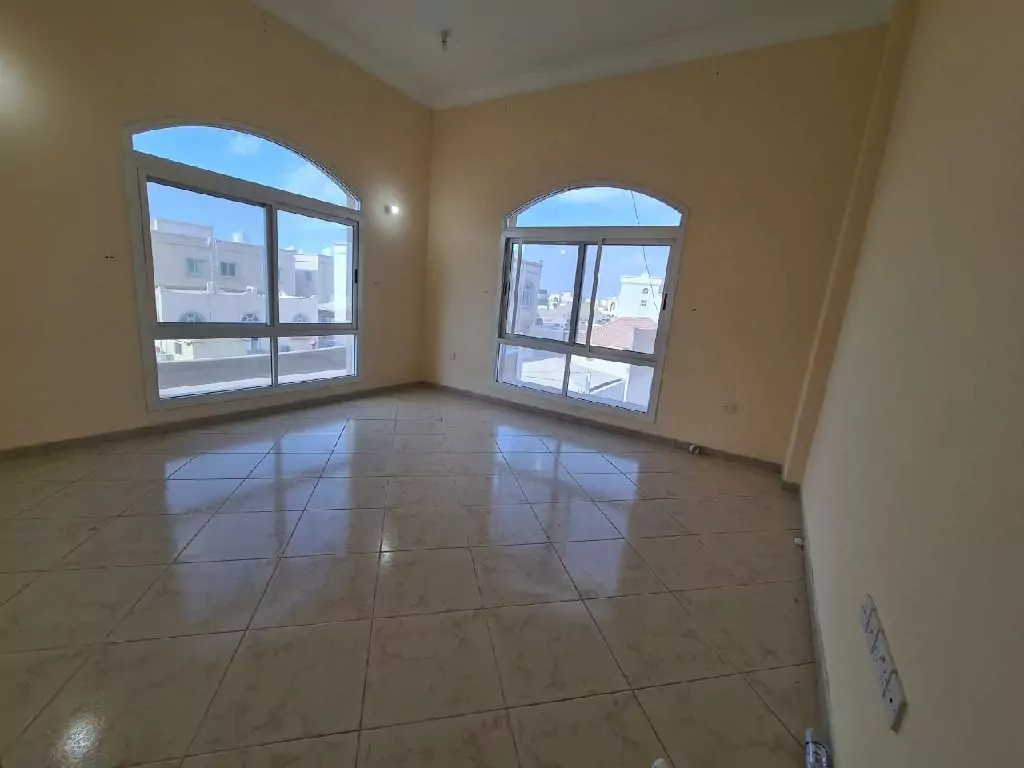 فيلا  للايجار في مدينة محمد بن زايد 4