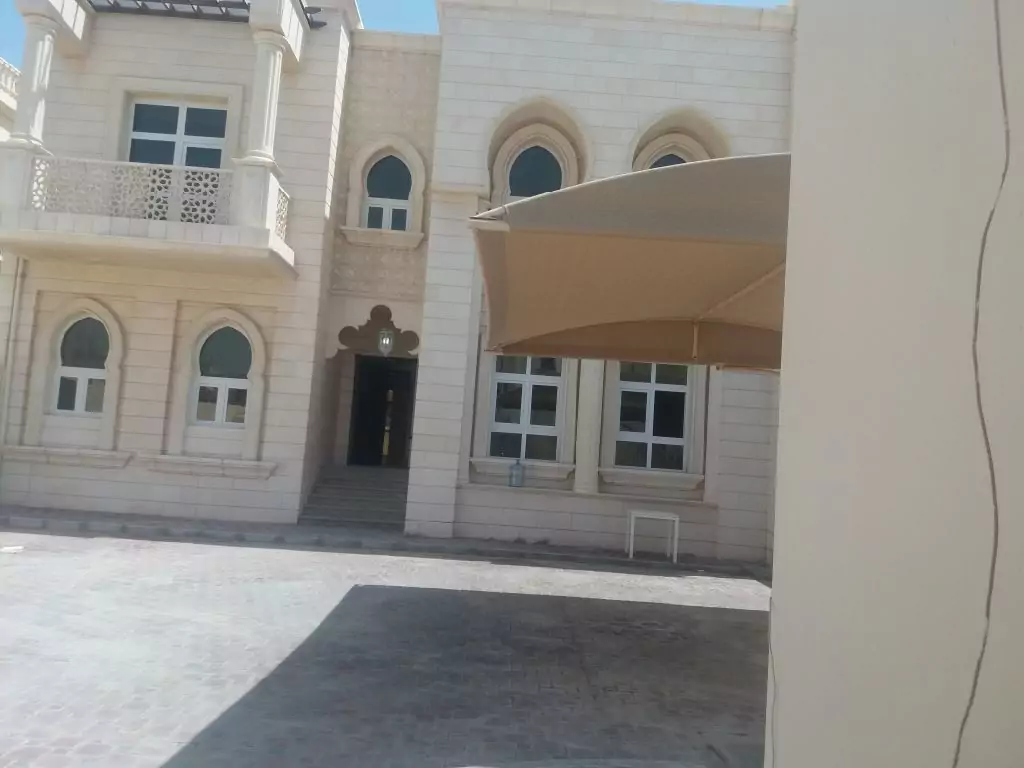 فيلا  للايجار مدخل خاص مدينة خليفة أ 