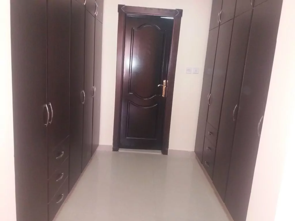 فيلا  للايجار مدخل خاص مدينة خليفة أ 