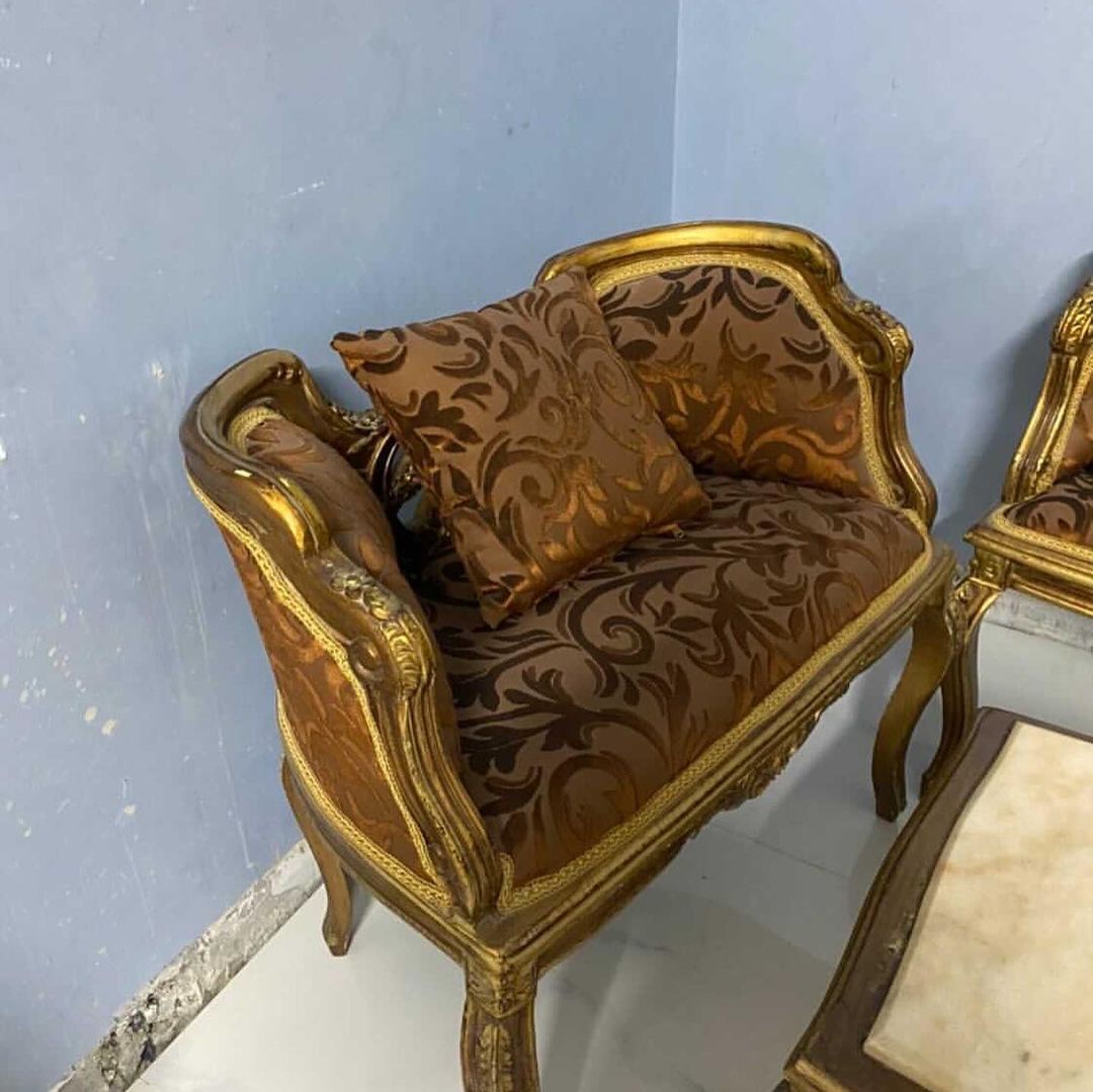 طقم كراسي ل اربع اشخاص وطاولة