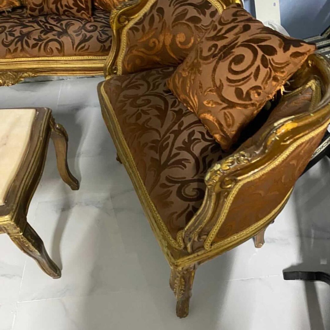 طقم كراسي ل اربع اشخاص وطاولة