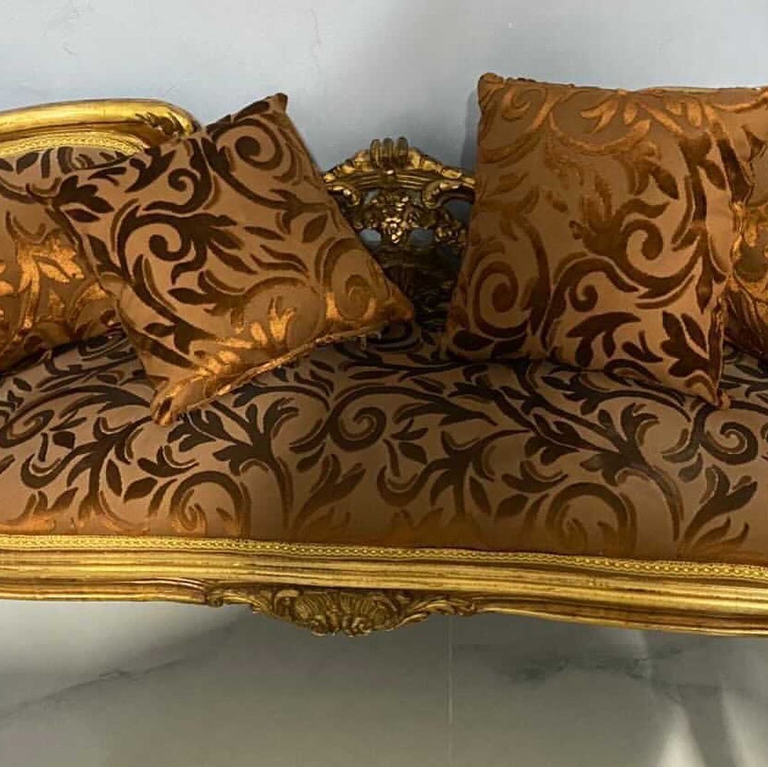 طقم كراسي ل اربع اشخاص وطاولة