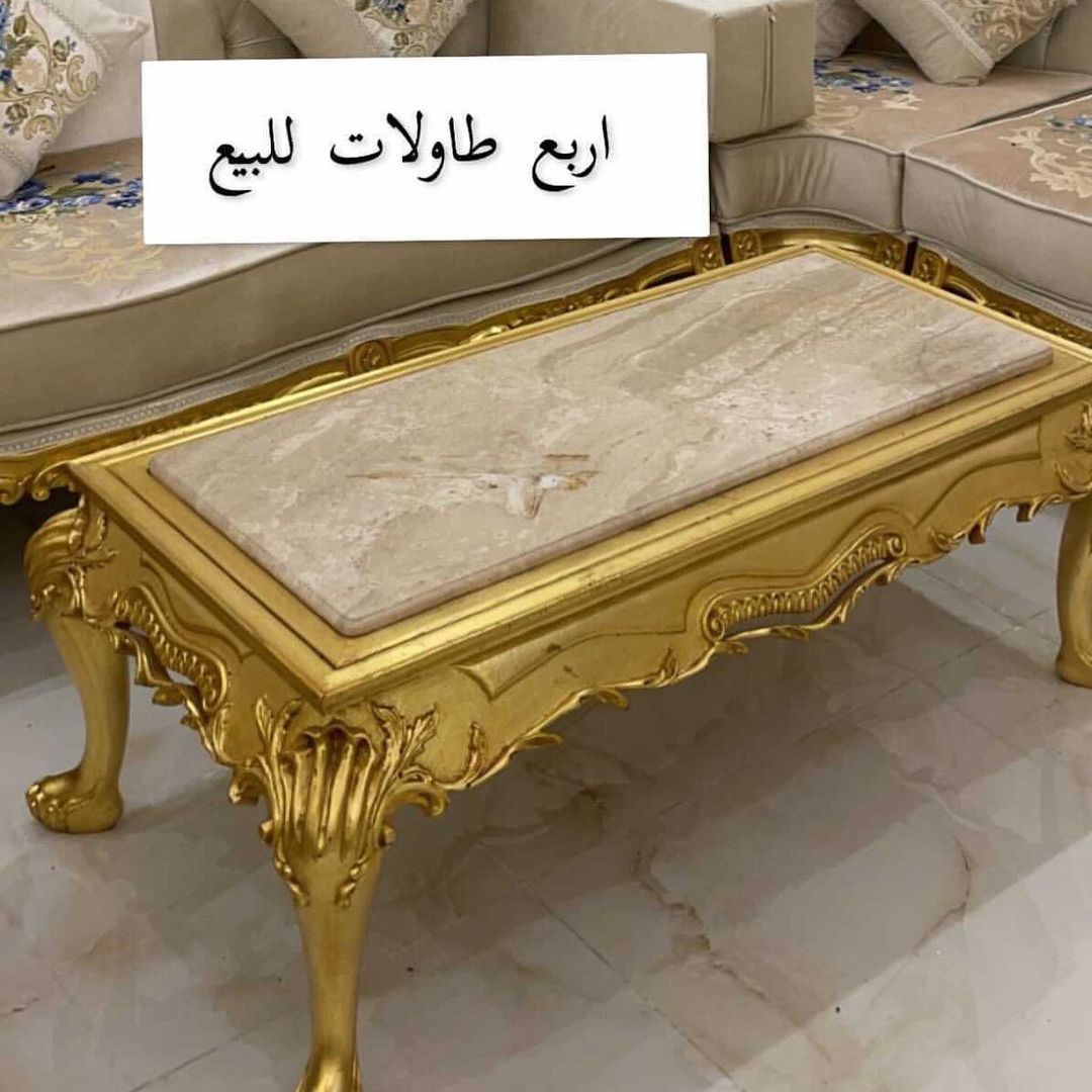 مجموعة من خمس طاولات