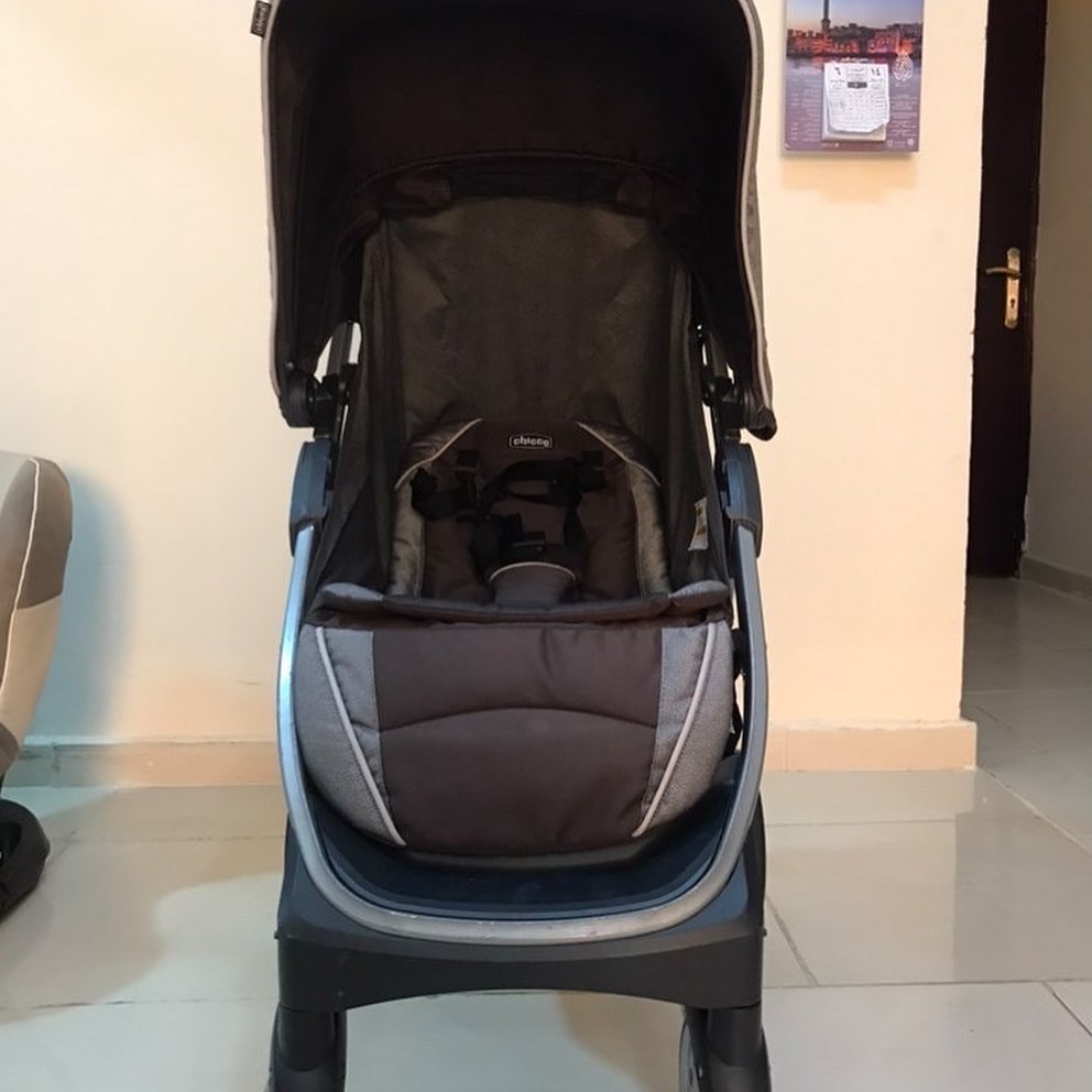 عربة أطفال شبه جديدة ماركة Chicco - Bravo  