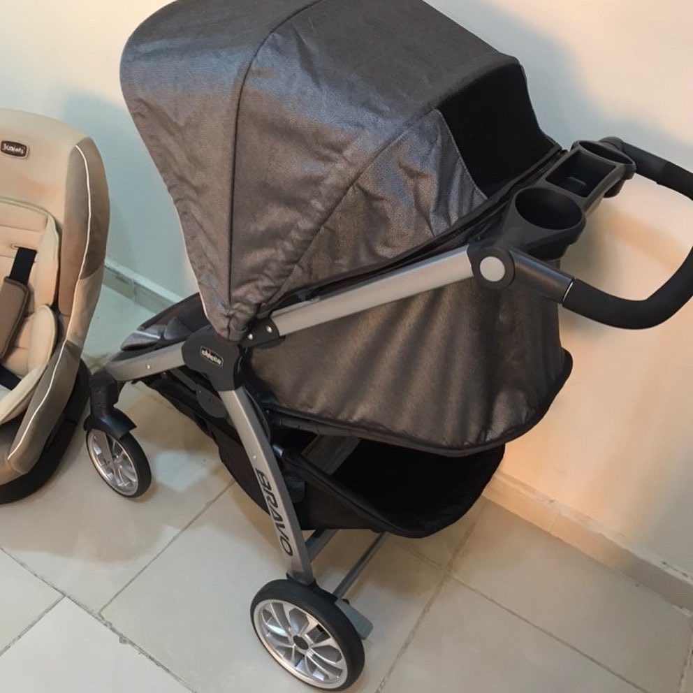 عربة أطفال شبه جديدة ماركة Chicco - Bravo  