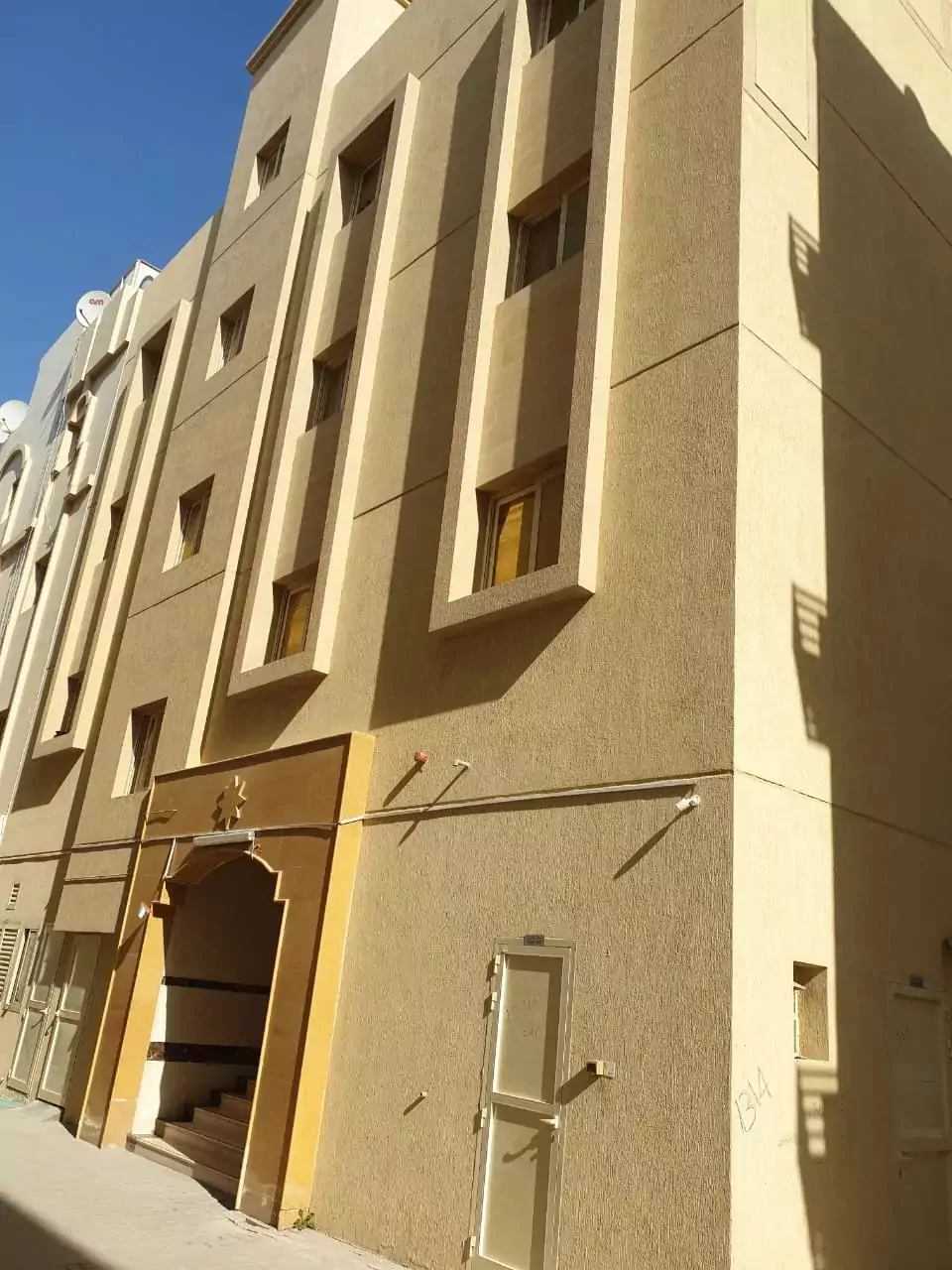 بناية للبيع في مويلح التجارية 