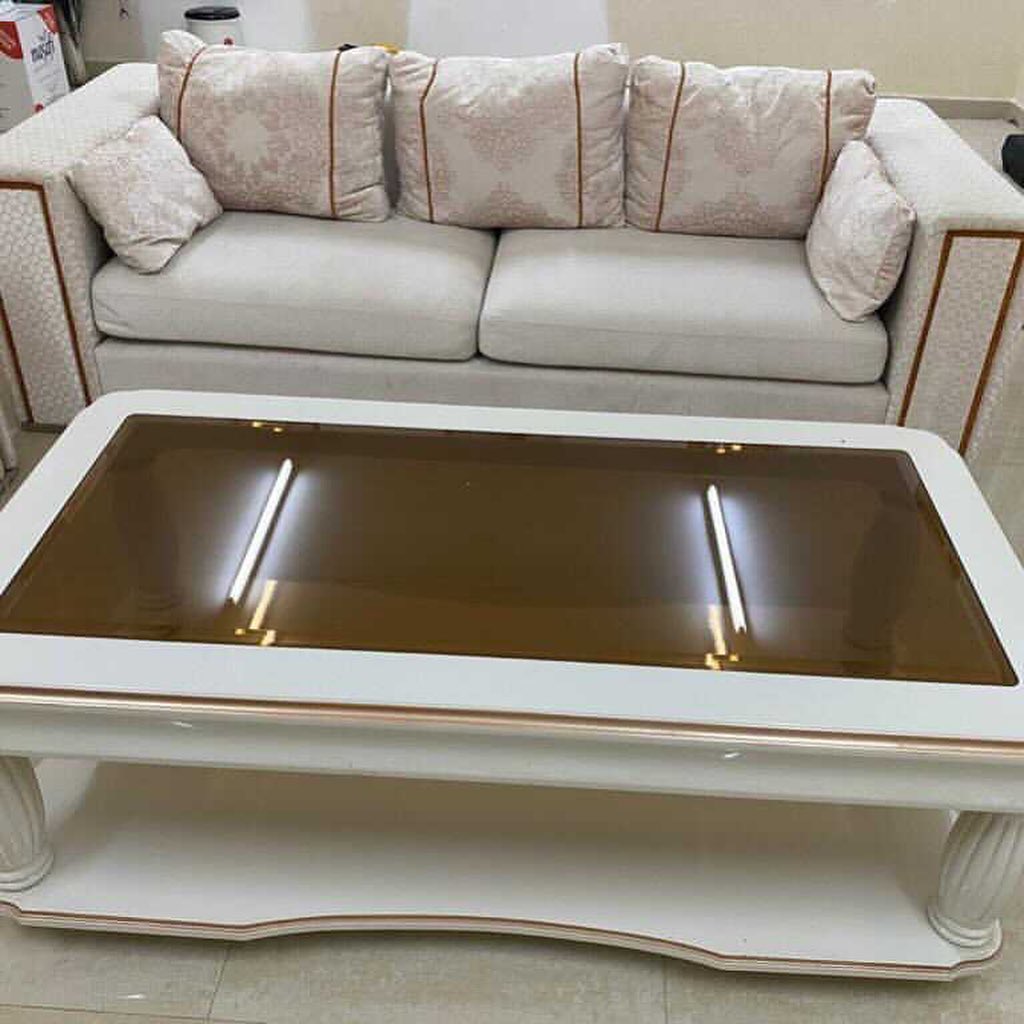 للبيع طقم كنب كامل بحاله ممتازه مع طاوله 