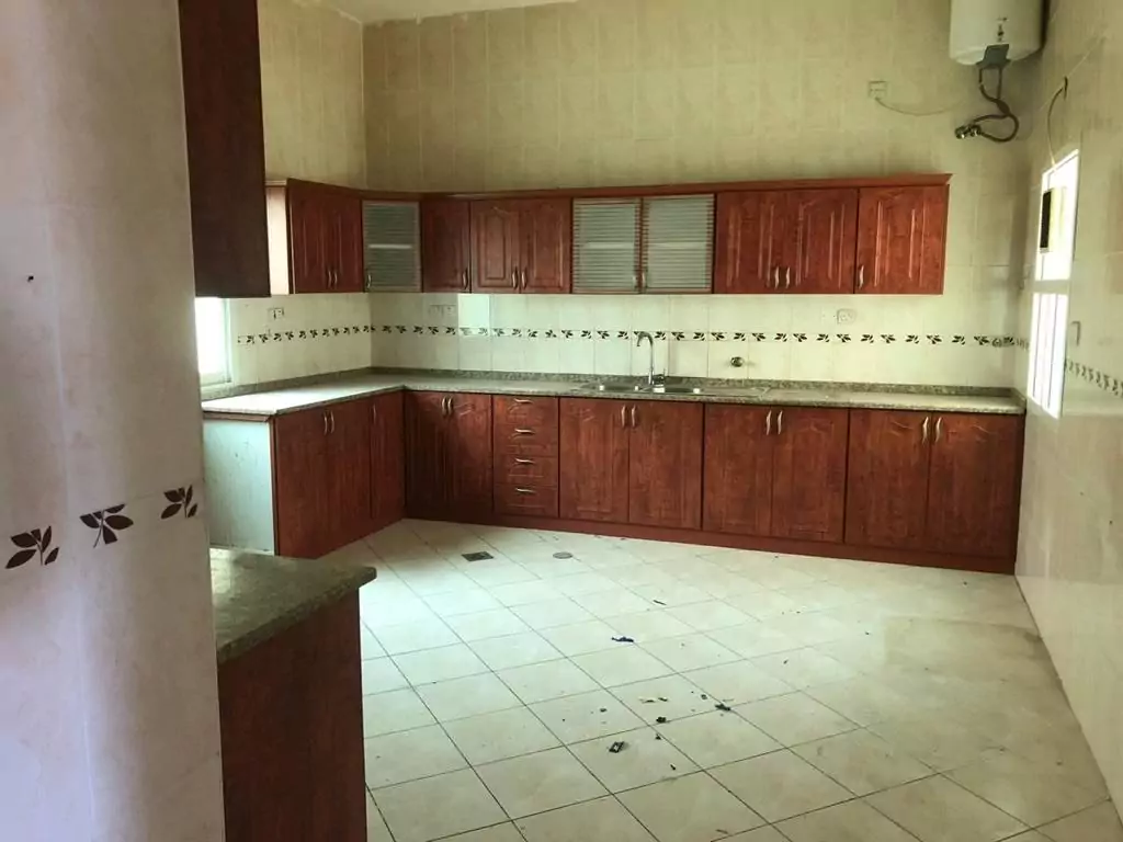للإيجار فيلا في مدينة خليفة أ