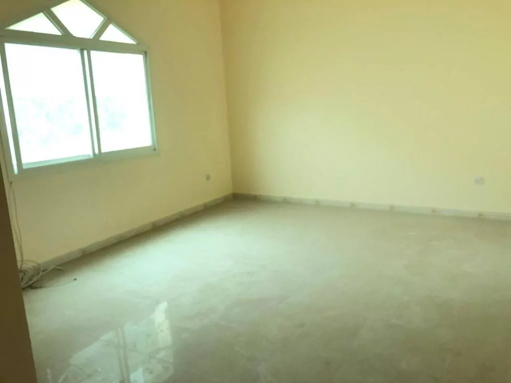 للإيجار فيلا في مدينة خليفة أ