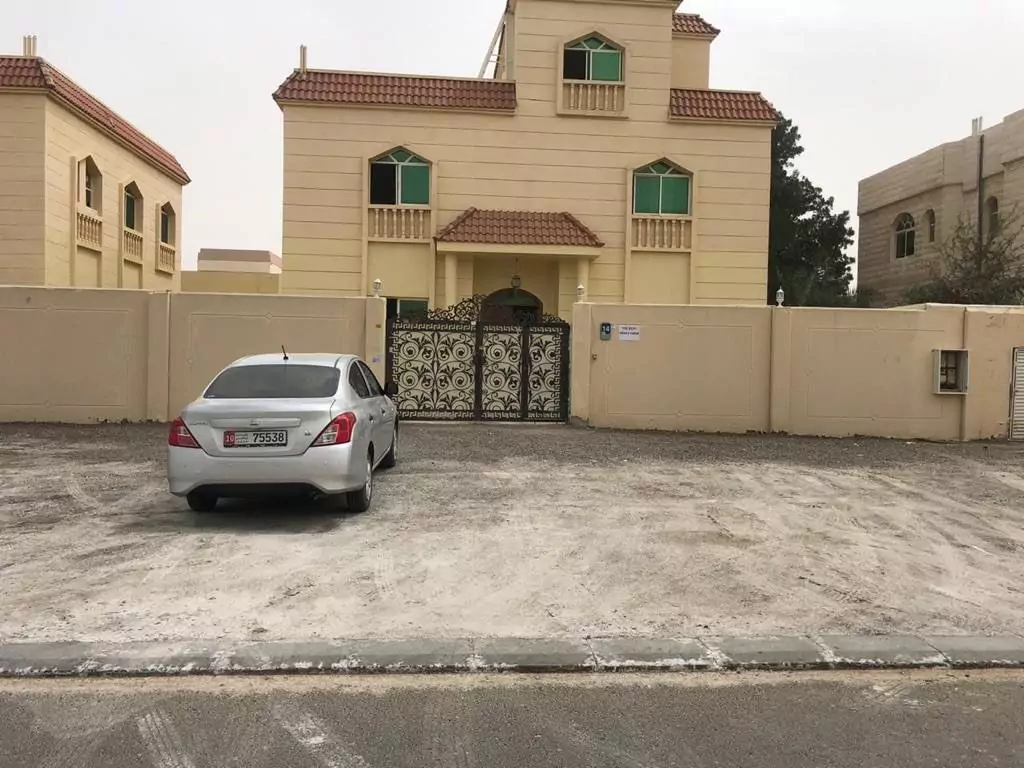 للإيجار فيلا في مدينة خليفة أ