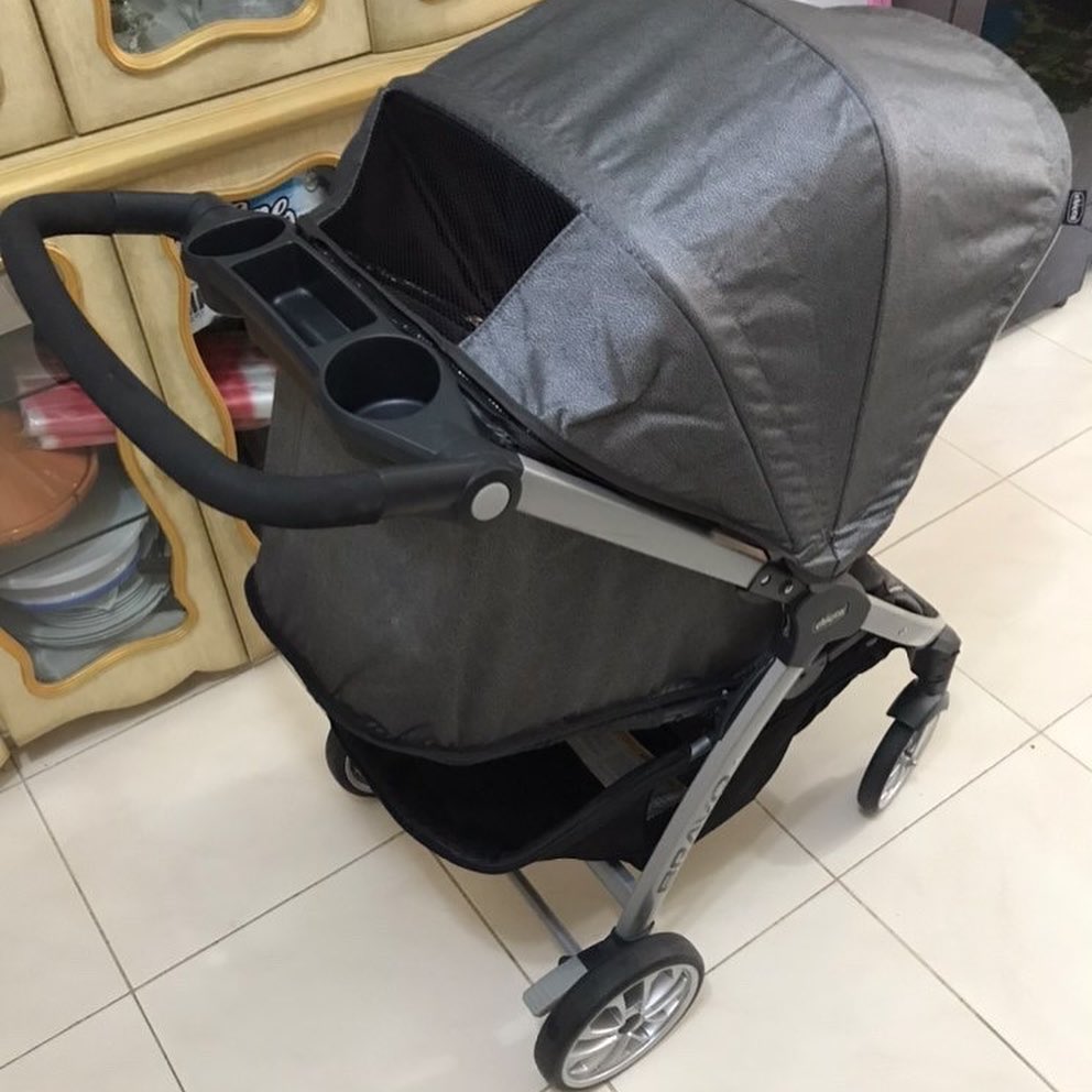 عربة للأطفال شبه جديدة ماركة Chicco - Bravo 
