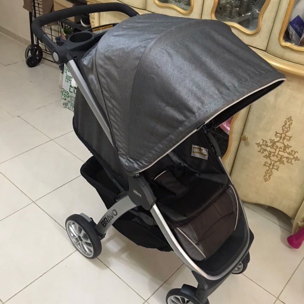 عربة للأطفال شبه جديدة ماركة Chicco - Bravo 