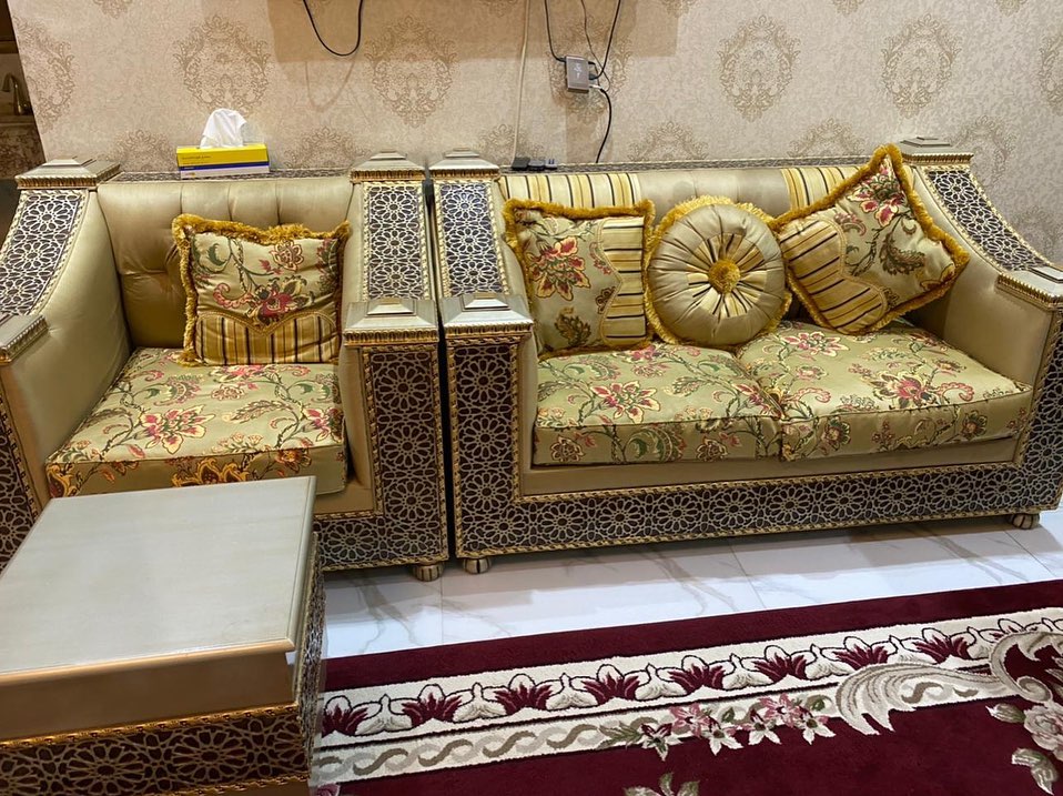 كنب  حق 18شخص 3 طاولات صغار وطولتين كبار وستارة