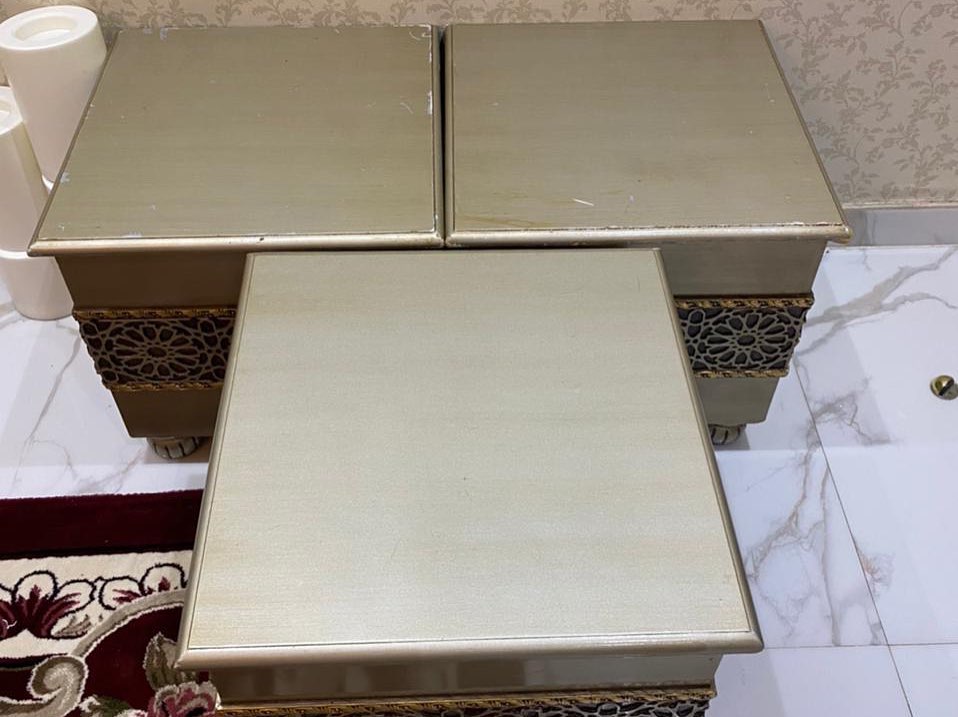 كنب  حق 18شخص 3 طاولات صغار وطولتين كبار وستارة