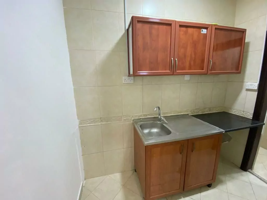 استوديو طابق أرضي للإيجار داخل مدينة خليفة أ