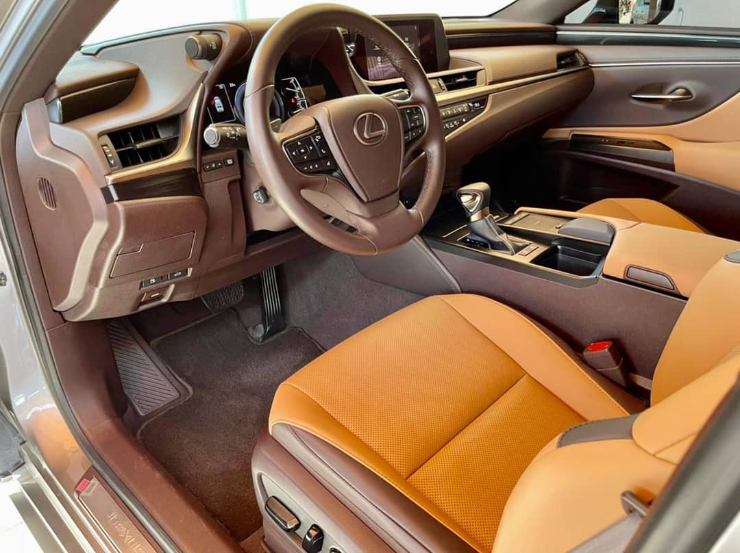 2020 Lexus ES300 Full options Like brand new