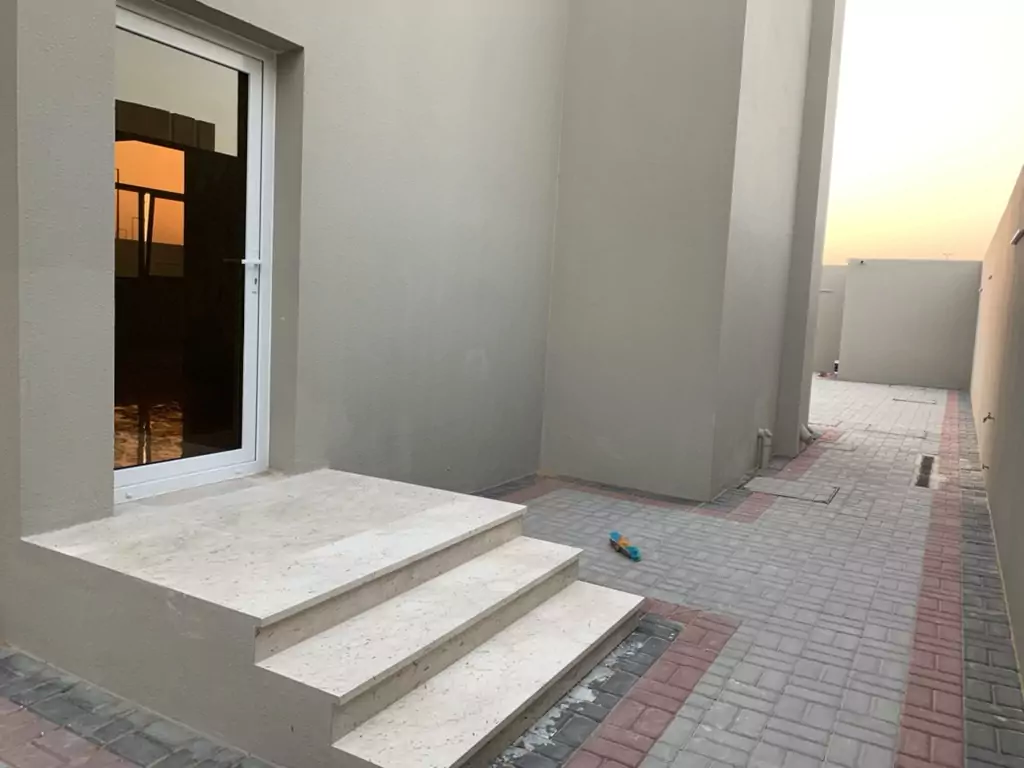 فيلا جديدة للايجار في الشمخة الجنوبية