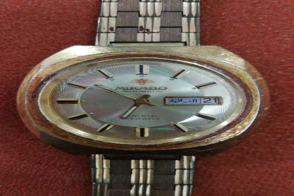 ساعة قديمة أثرية