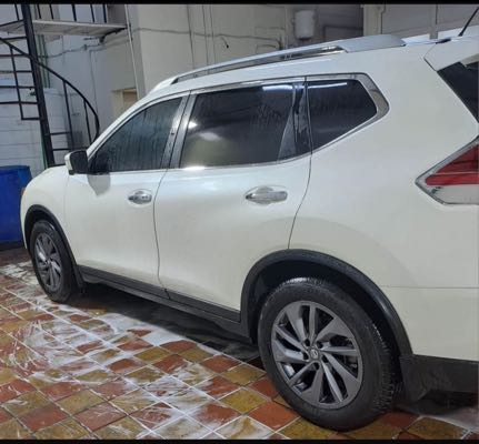 For sale Nissan Rogue full option America 2016 model  