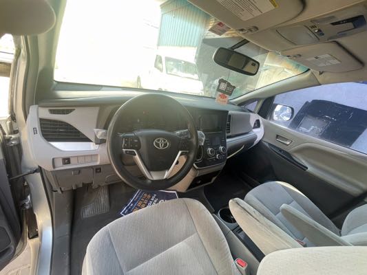 TOYOTA SIANNA 