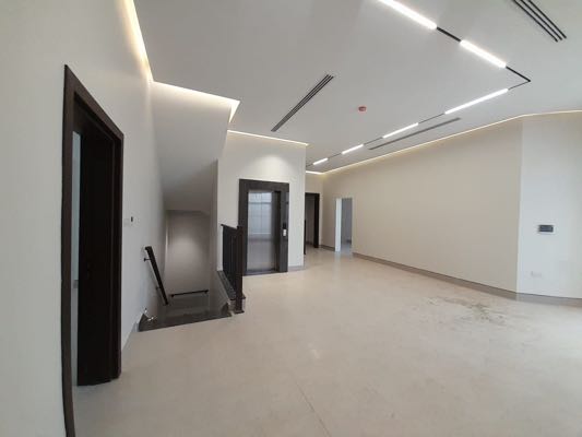 ip للايجار مدينة الرياض الفيلا على زاوية حجر من الخارج وتكييف مركزي وتشطيب vip